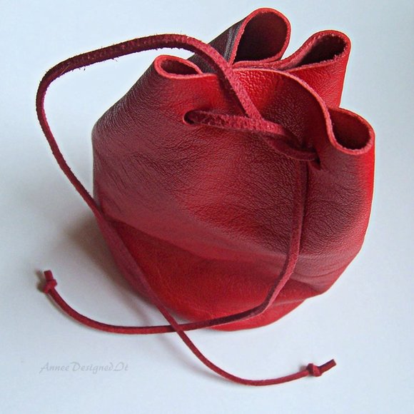 Unique One Of A Kind Jewellery & Artwork - Picture 5 of 7